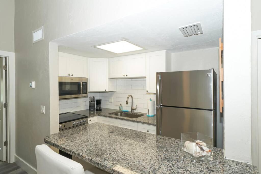 Siesta Key Village-Suite #3: A Block To The Beach! Sarasota Ngoại thất bức ảnh