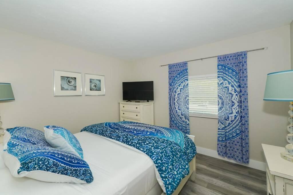 Siesta Key Village-Suite #3: A Block To The Beach! Sarasota Ngoại thất bức ảnh